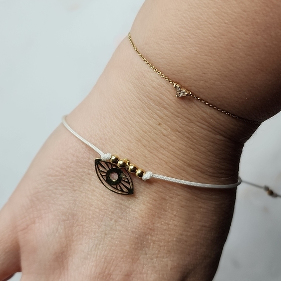 14k gold evil eye hamsa bracelet with fabric cord made in Italy - Picture 6 of 6